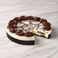 Extra Large 10'' Cookies & Cream Cheesecake